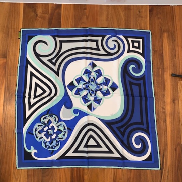 Beautiful Vintage Emilio Pucci Silk Scarf - Picture 4 of 4